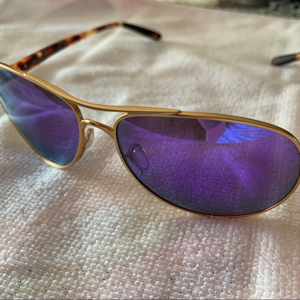 Brand new Oakley sunglasses polarized!